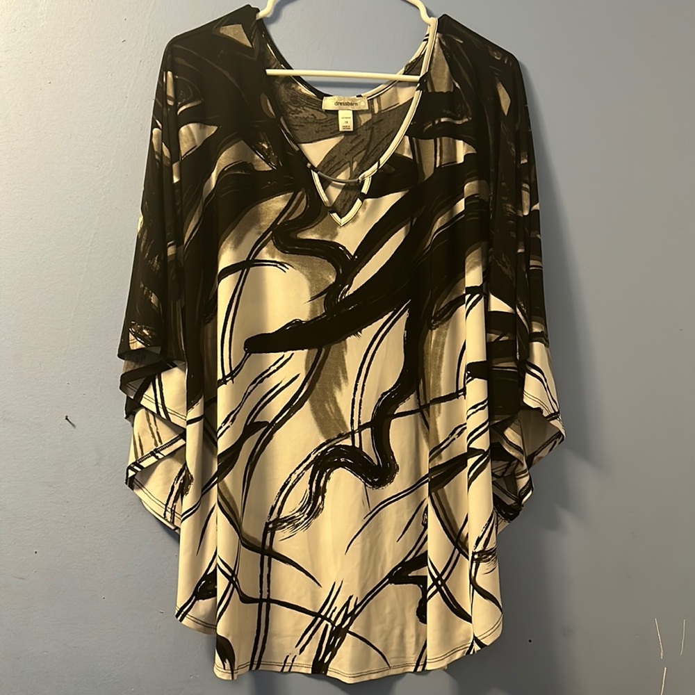 Women’s 1X Dressbarn black and white print blouse.